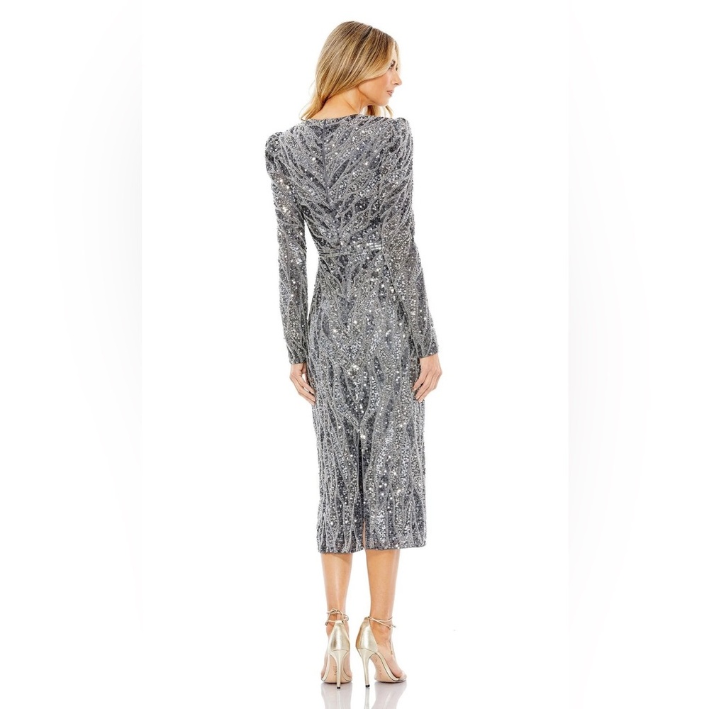 MAC DUGGAL sz 12 silver
Long Sleeve V Neck Beaded Cocktail Dress - Picture 3 of 15